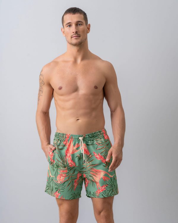 badeshorts_hellgruen_tropical print_vogel koralfarbe