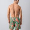 badehose_hellgruen_tropicalprint_vogel_hinter